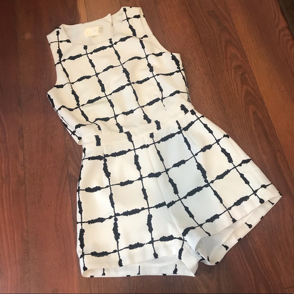 Sleeveless White and Black Grid Print Romper